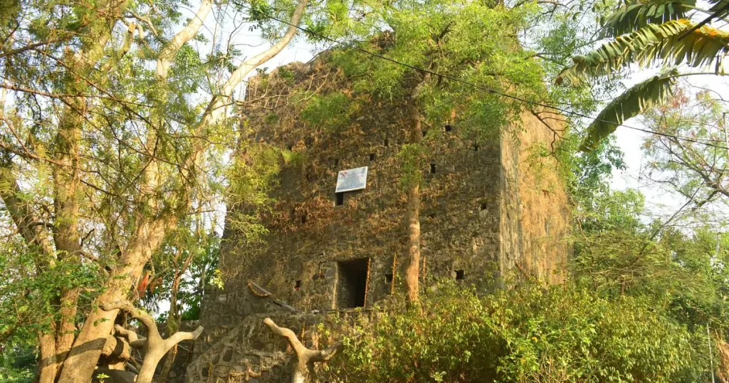 Belapur Fort is visible in this image.