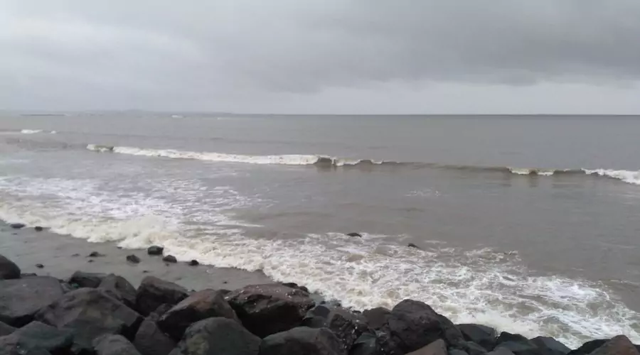 Uran Beach is visible in this image.