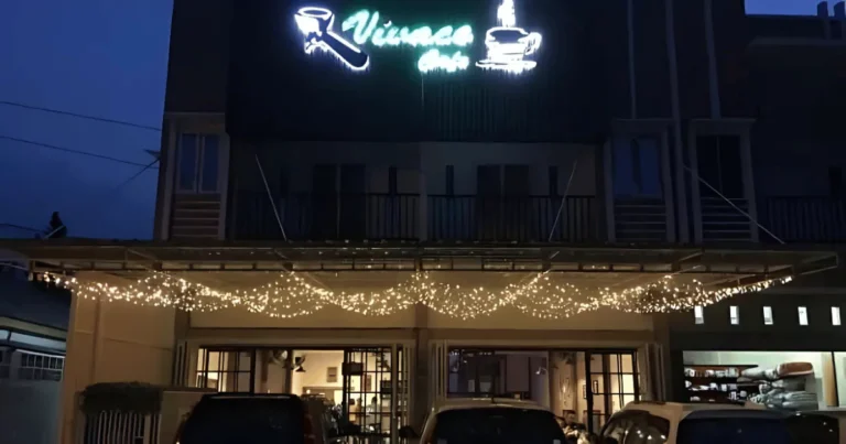 Vivace Cafe is visible in this image.