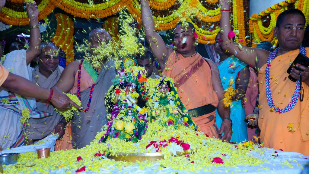 Iskcon Temple Kharghar Aarti is visible in this image.