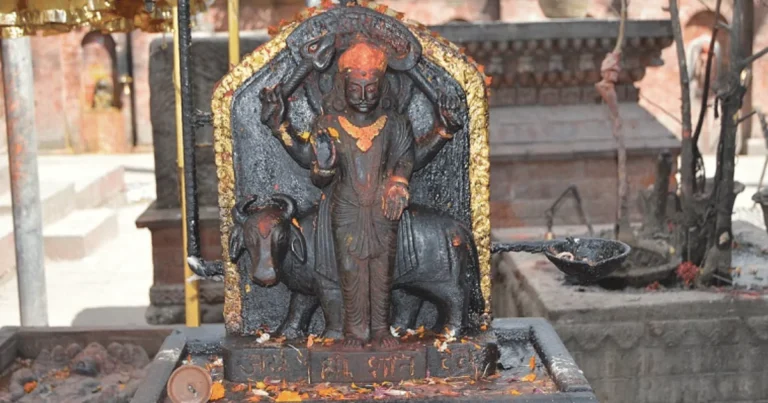 Kharghar Shiv Mandir Image Is visible in this image.