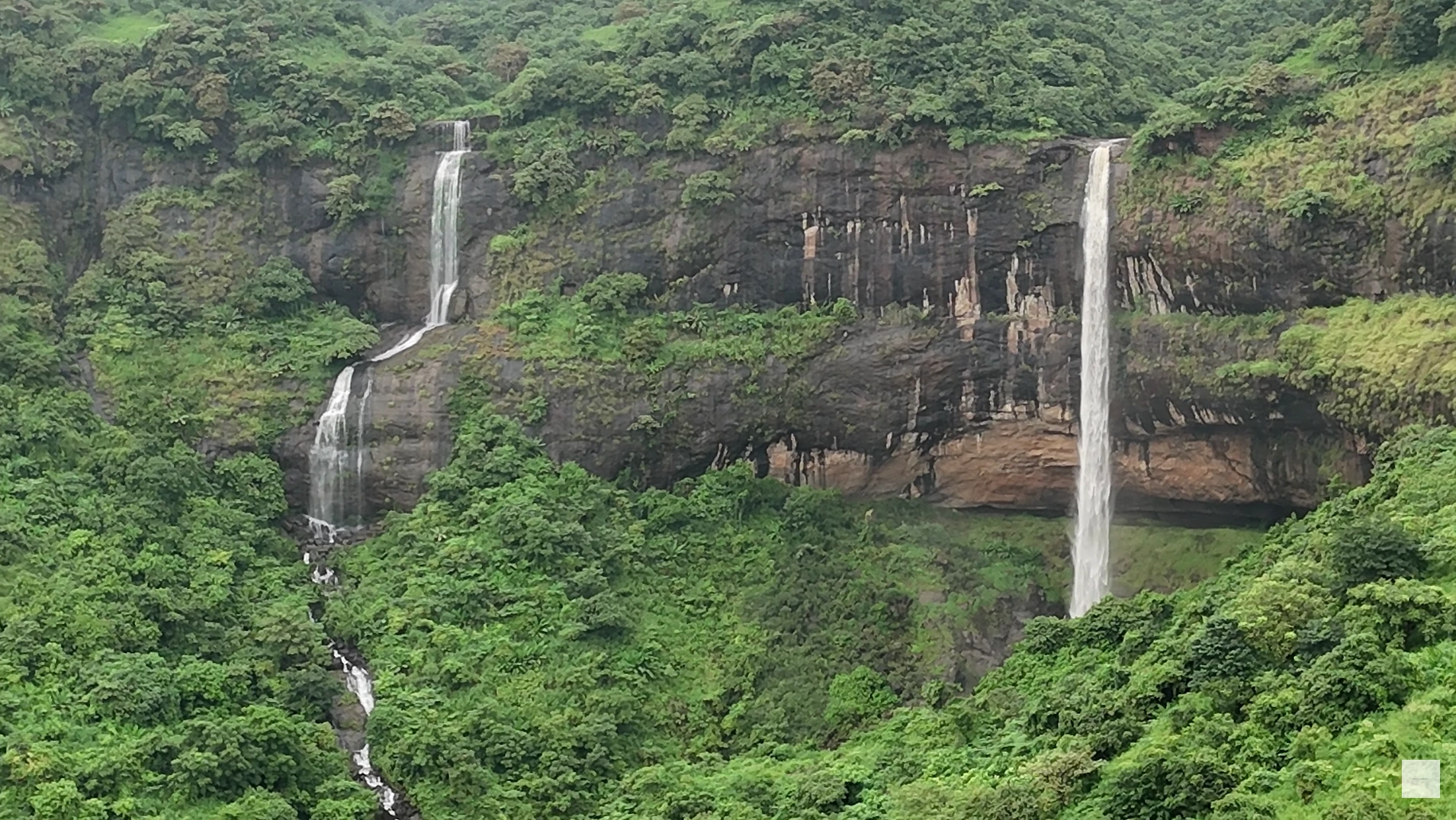 Pandavkada falls closeup