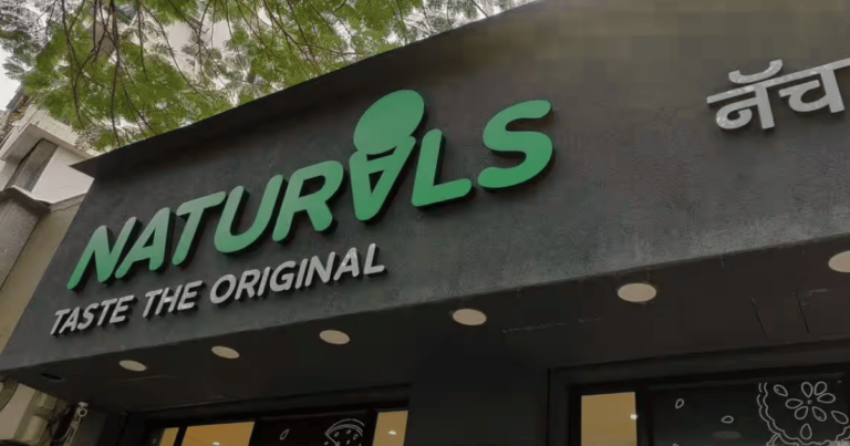 Naturals Ice Cream CBD Belapur is visible in this image.