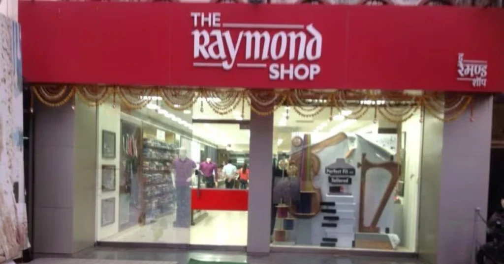 The Raymond shop is visible in this image