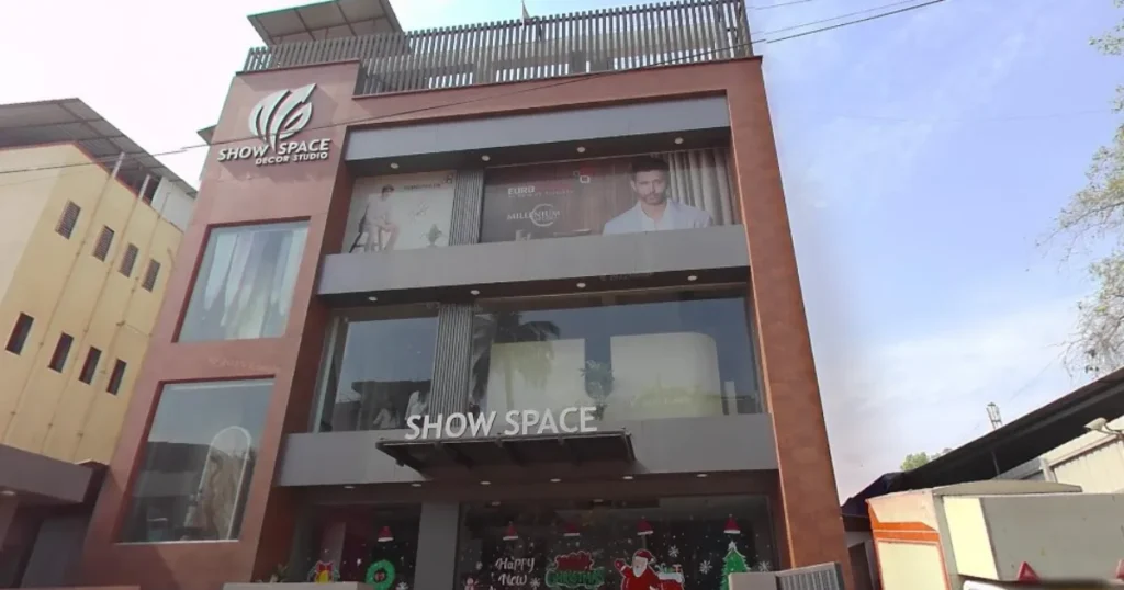 Showspace Decor Studio is visible in this image.