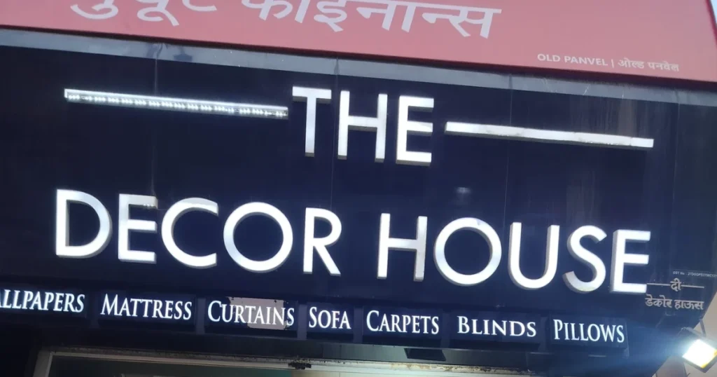 The Decor House is visible in this image.