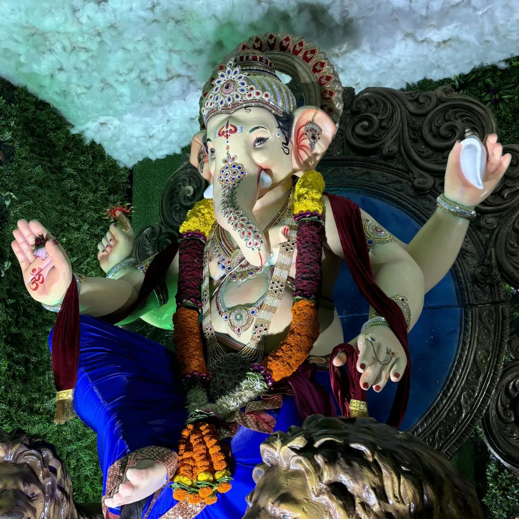 Koparkhairane Cha Maharaja mandal is visible inthis image.