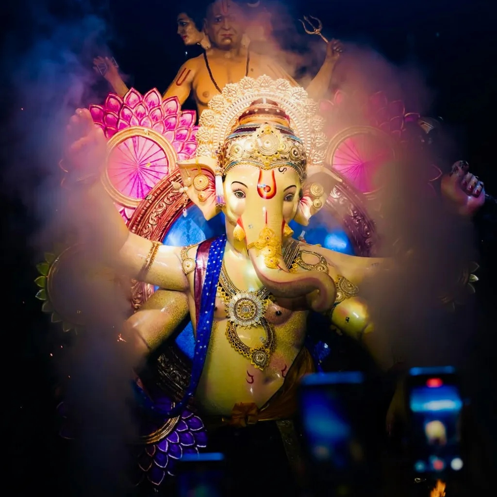 Panvelcha Raja 2025 is visible in this image.