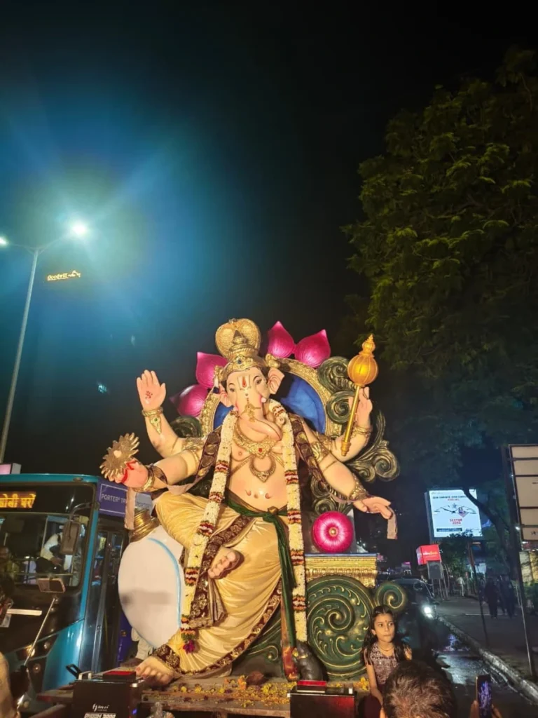 Vashi Plaza Cha Raja