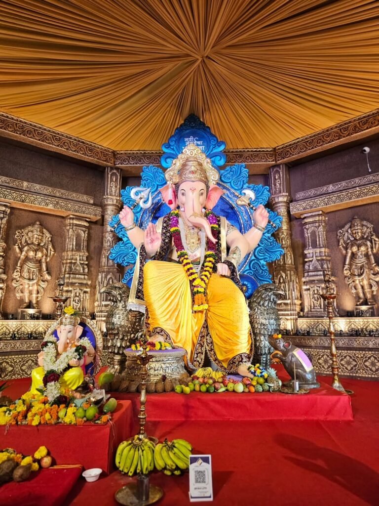 navi mumbai cha raja 2025 photo is visible in this image.