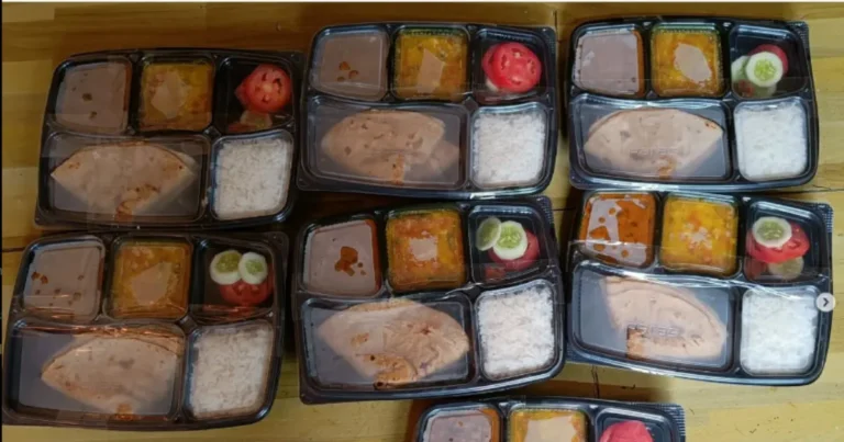 Annapurna Foods and Tiffin Service is visible in this image.