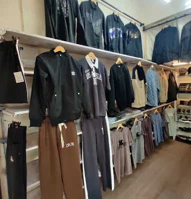 La Sani Boutique Juinagar is visible in this image