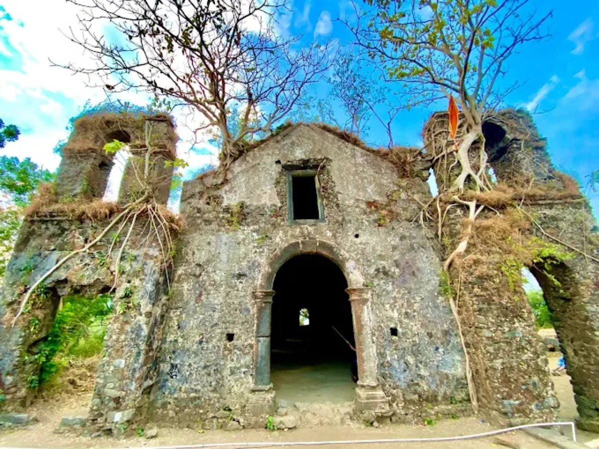 Dronagiri Fort navi mumbai is visible in this image