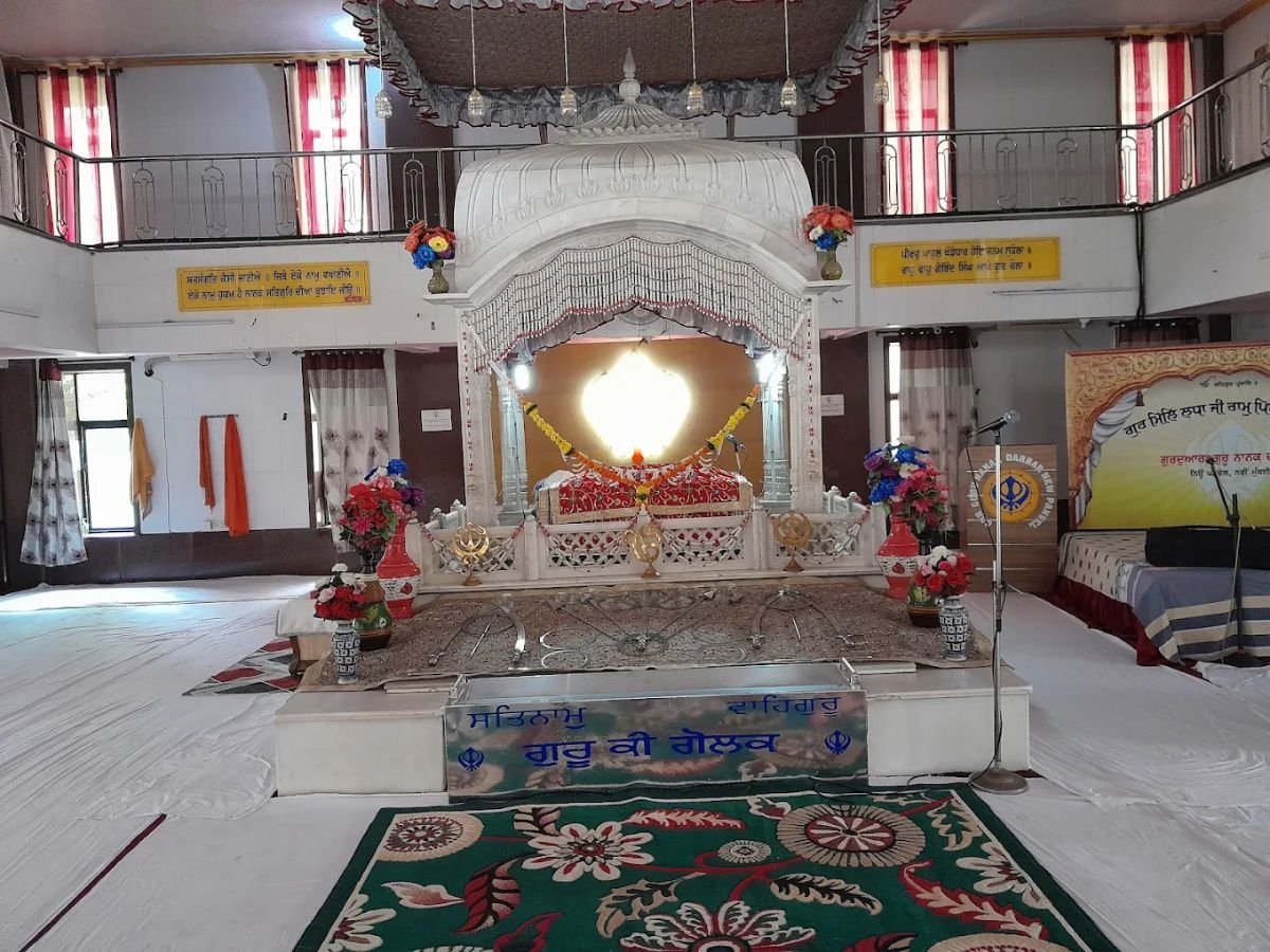 IS VISIBLE IN THIS IMAGE