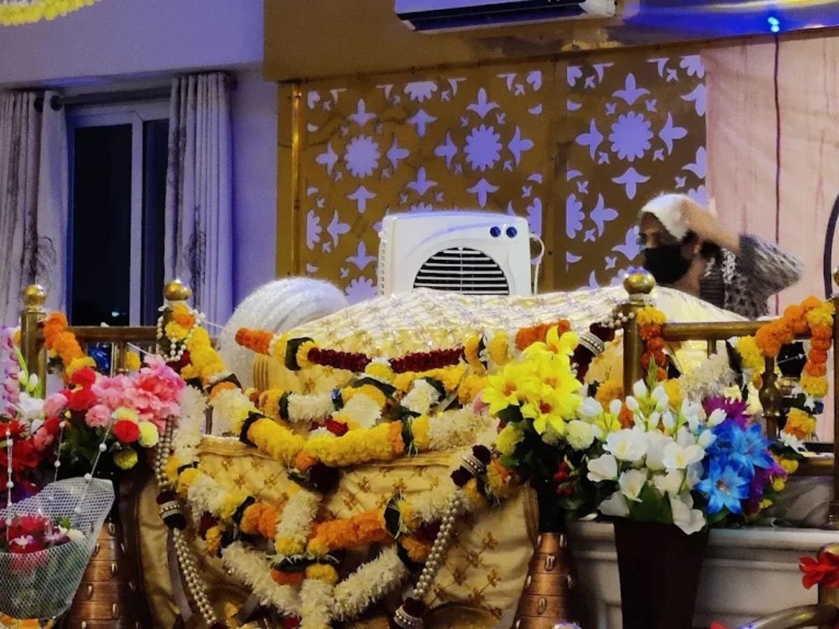 Gurudwara Sri Guru Singh Sabha, Sanpada is visible inthis image