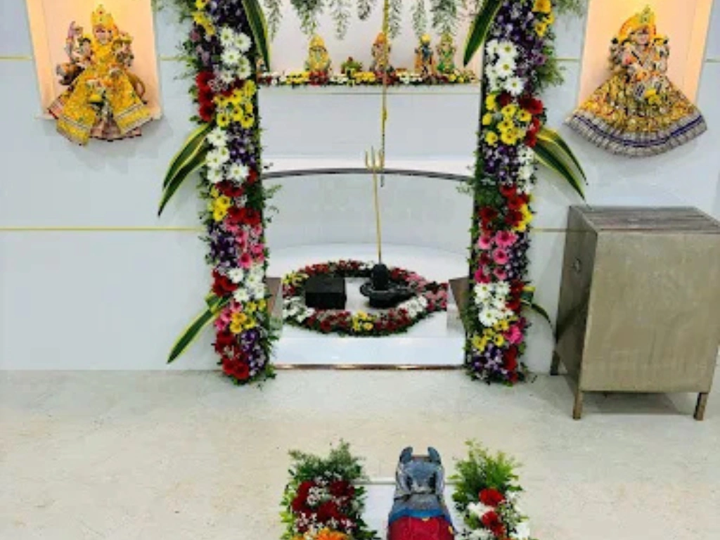 Swayambhu Theerthshetra Nagnath Shiv Mandir seawoods is visibe in this image