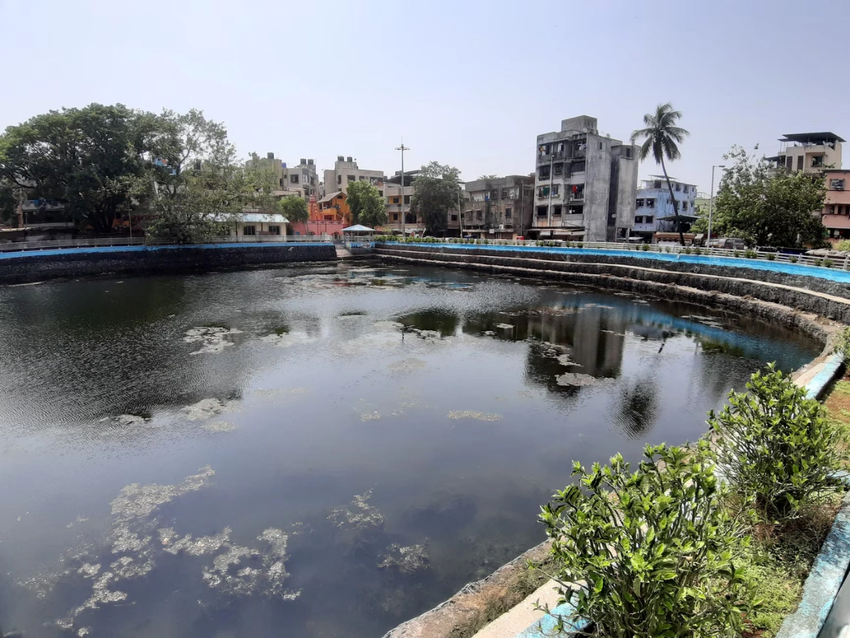 turbhe lake navi mumbai is visible in this image