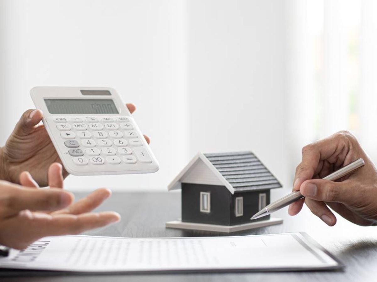 IS VISIBLE IN THIS IMAGE