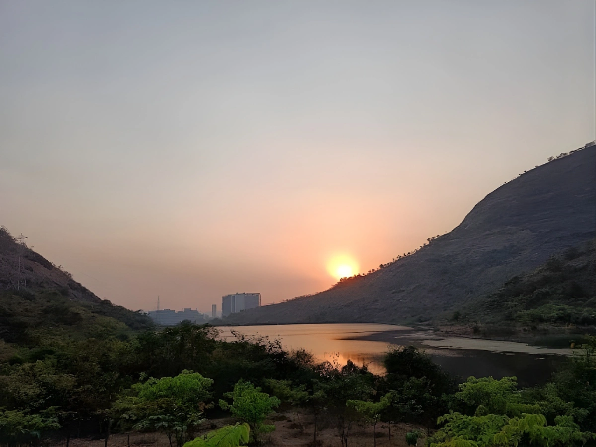 Digha Dam navi mumbai Airoli is visible in this image