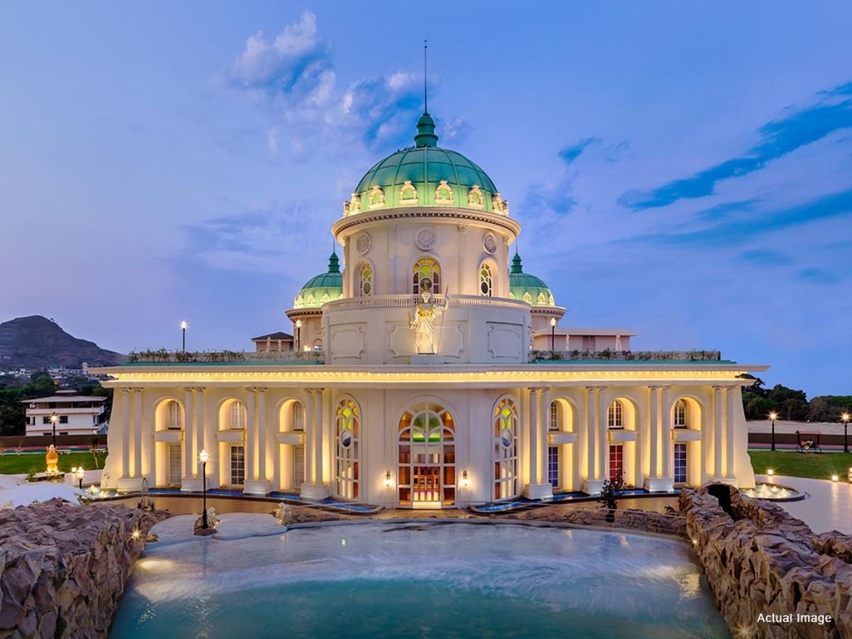 Paradise Group Vashi Sai World Empire is visible in this image