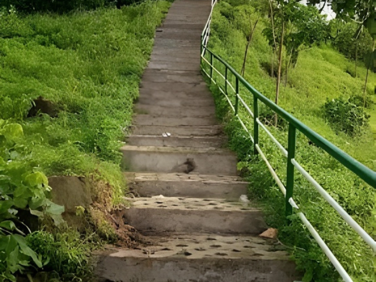 navi mumbai Digha Dam Airoli is visible in this image